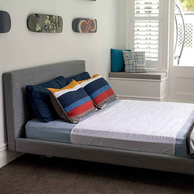 white waterproof sheet double queen king bed